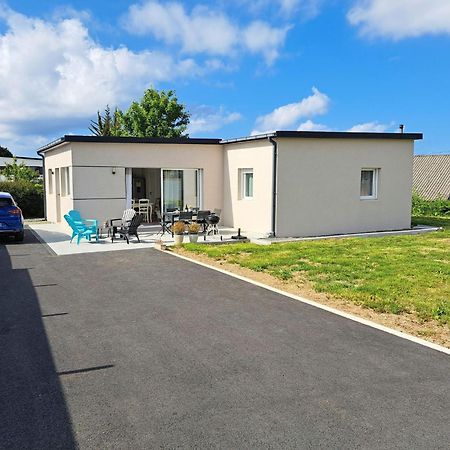 Single Storey Holiday Home In Cléder Exterior photo