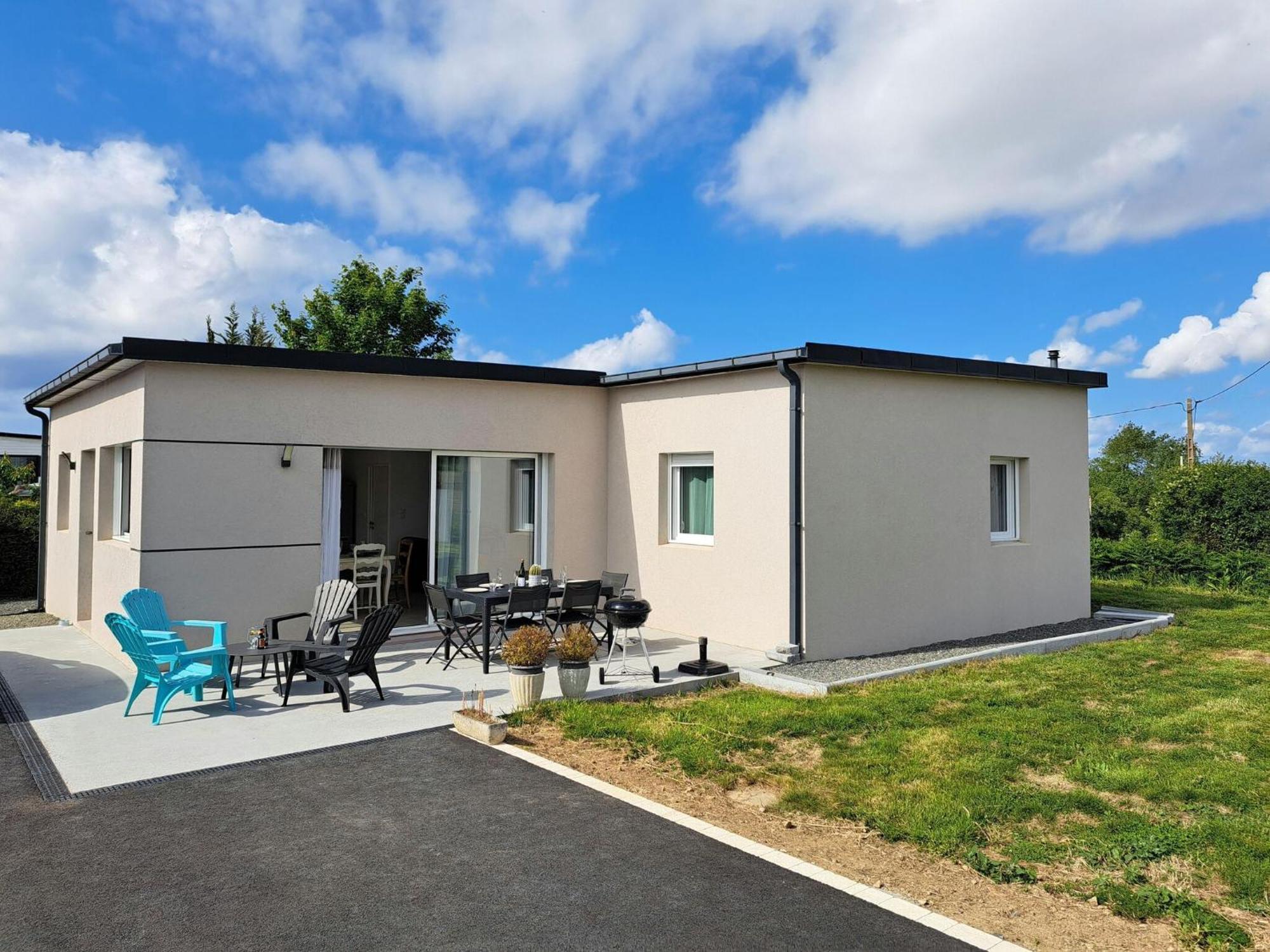 Single Storey Holiday Home In Cléder Exterior photo