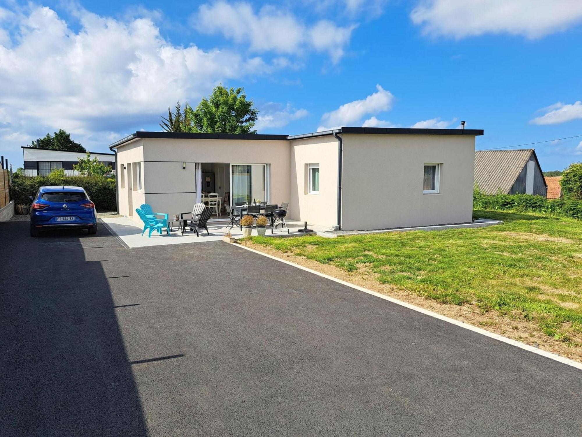 Single Storey Holiday Home In Cléder Exterior photo